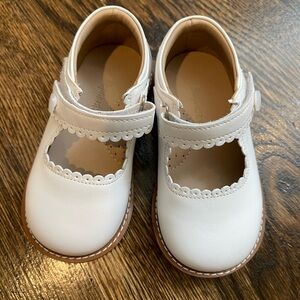 Elephantito Girl Toddler White Mary Jane’s 
Toddler Size 6.5